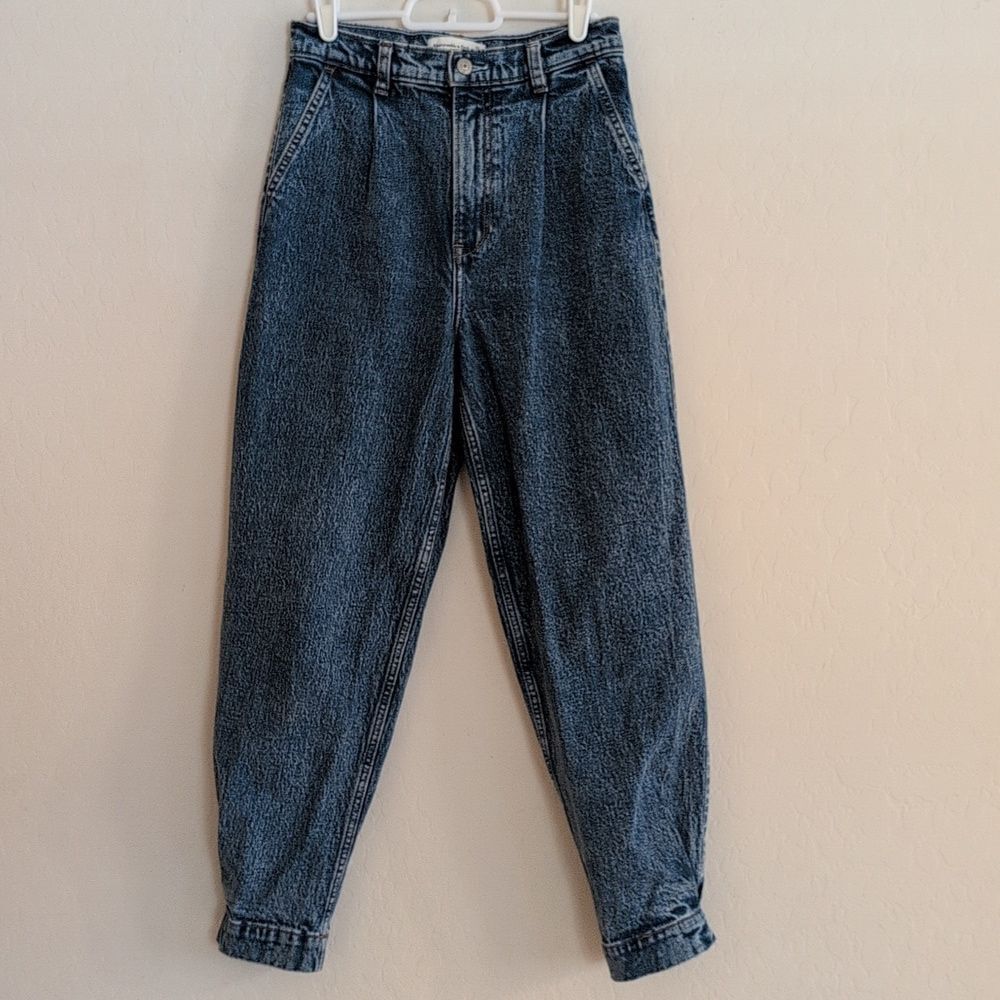Abercrombie & Fitch Ultra High Rise Tapered Pleated Denim Jeans - Size 27